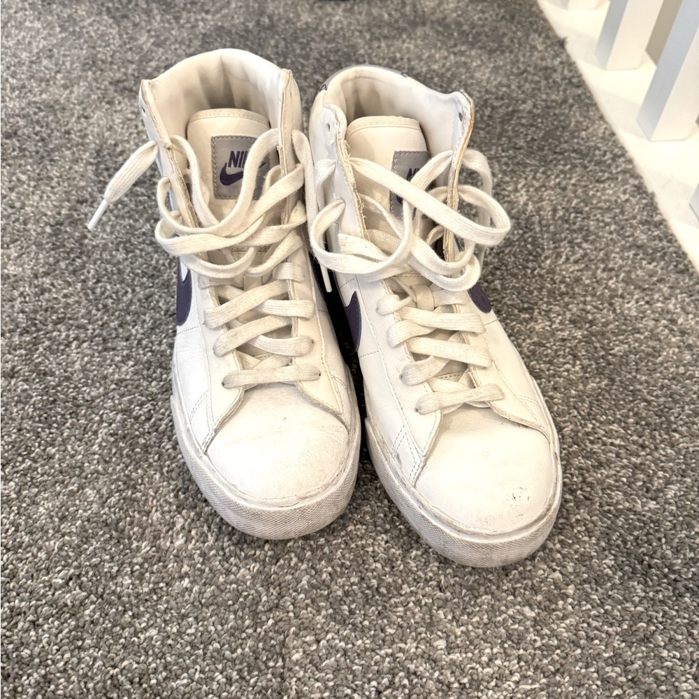 Women’s Nike high top sneakers size 8.5